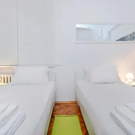 The Charming - One Bedroom By Flat Mаnager Appartamento *